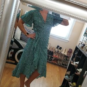 Floral Wrap Dress 💚🤍